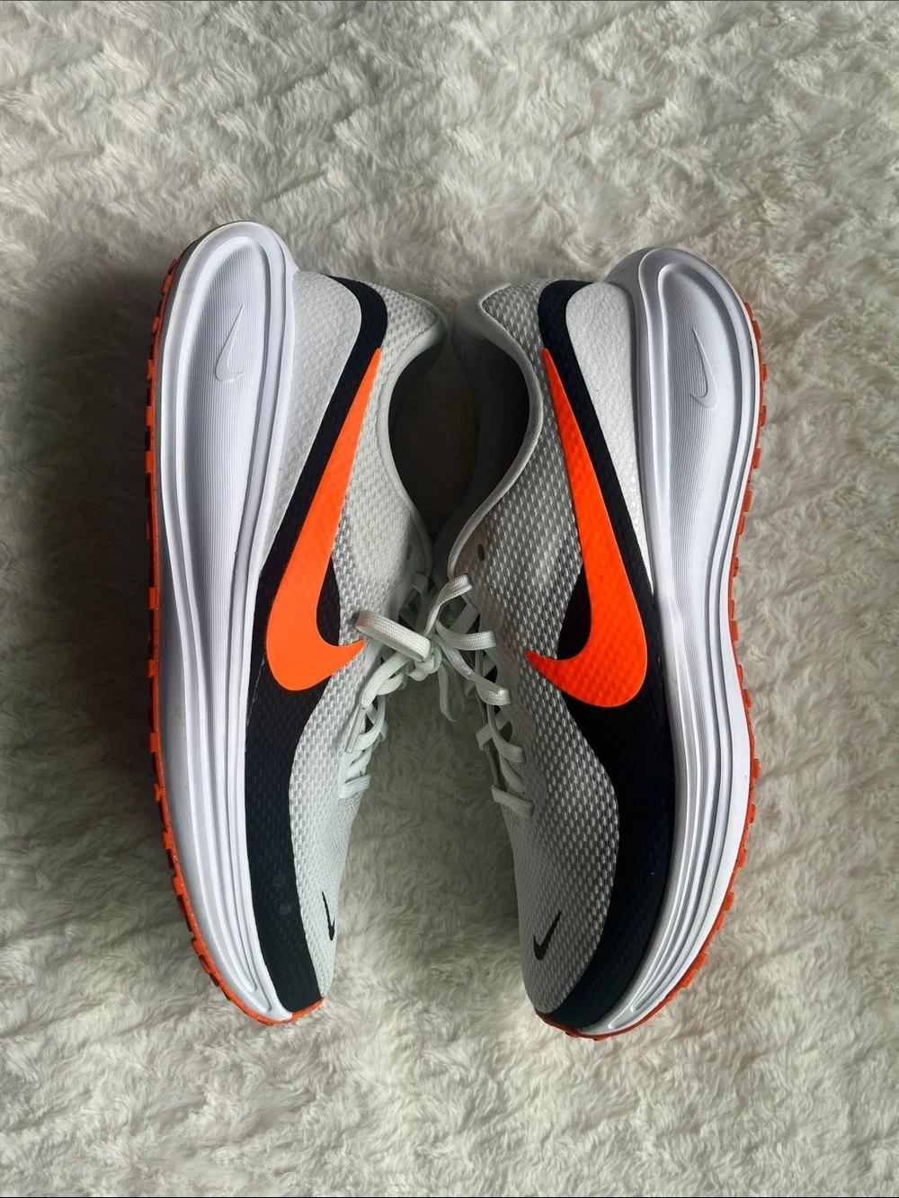 Nike Men’s Lightweight Sneakers in White and Orange